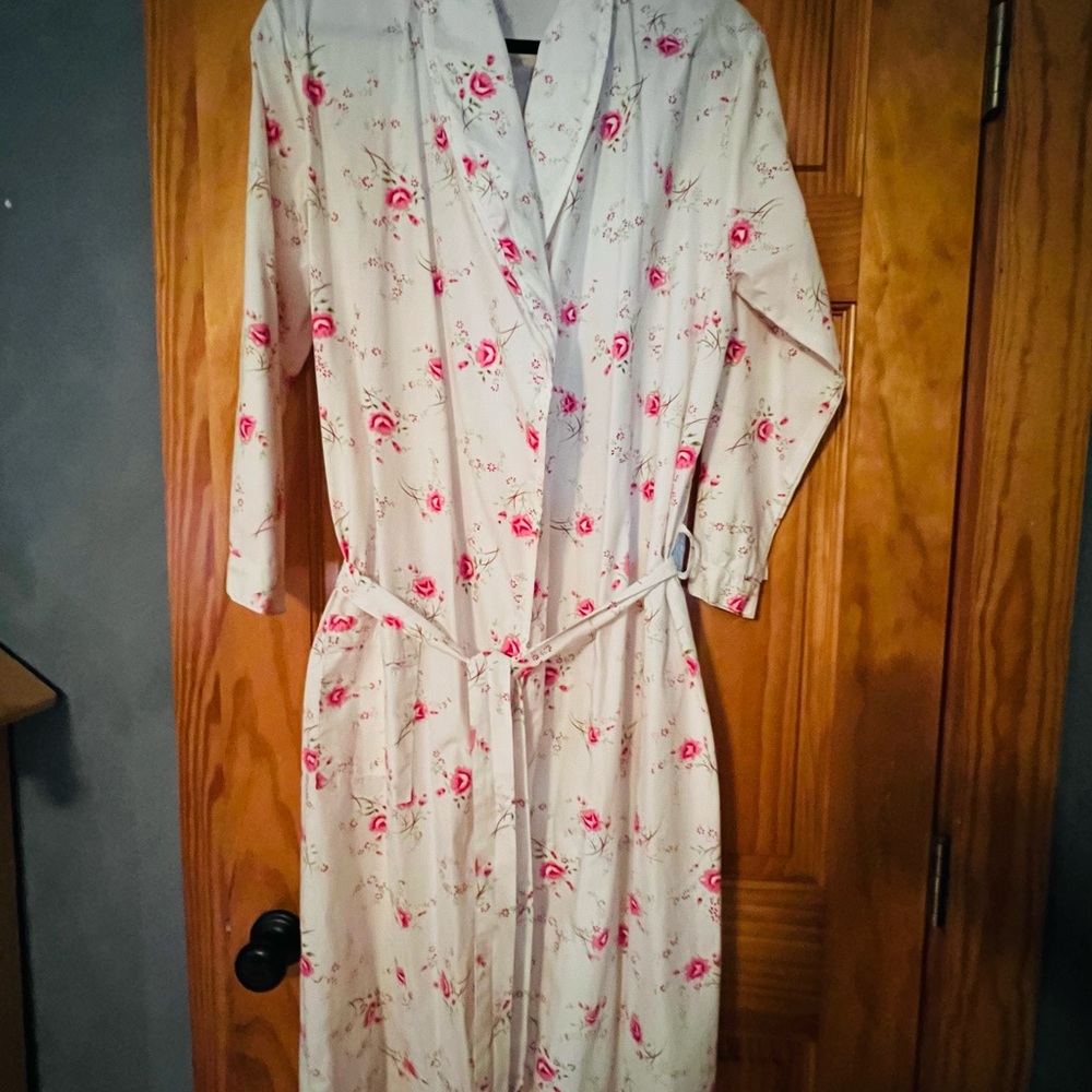 Floral Print Robe with Pink Roses - Picture 2 of 6